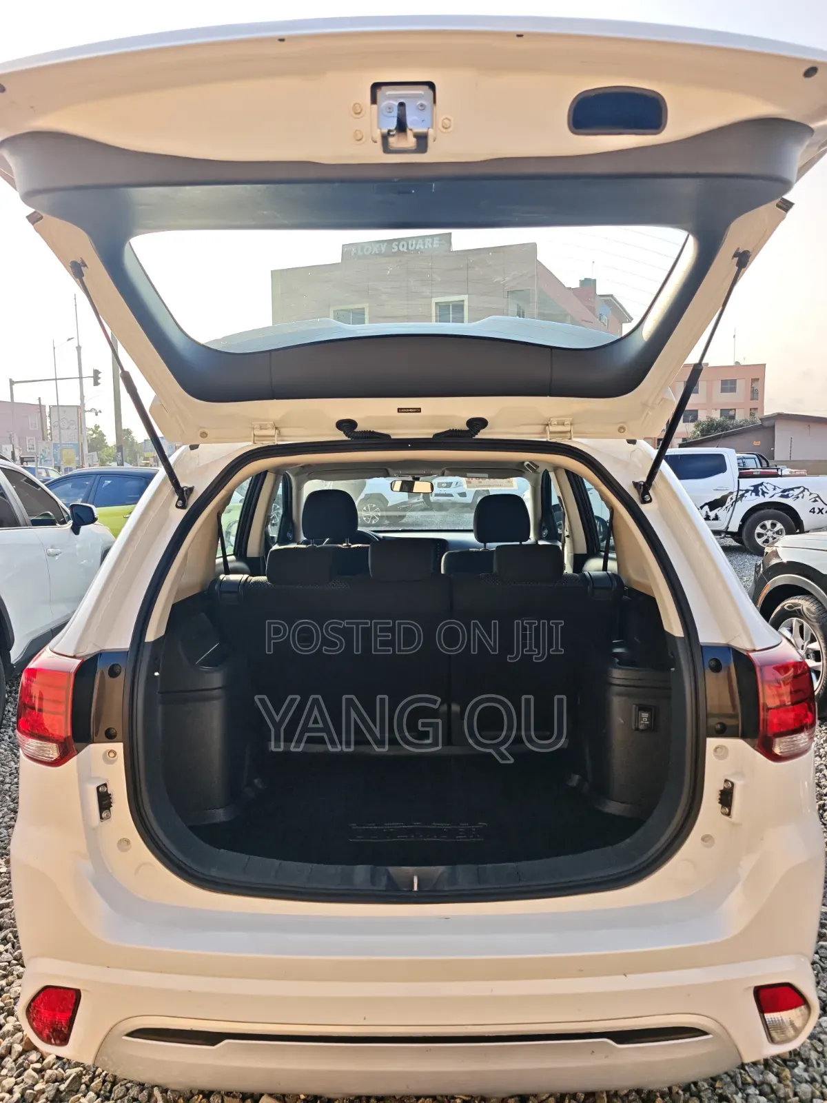 Mitsubishi Outlander 2021 White