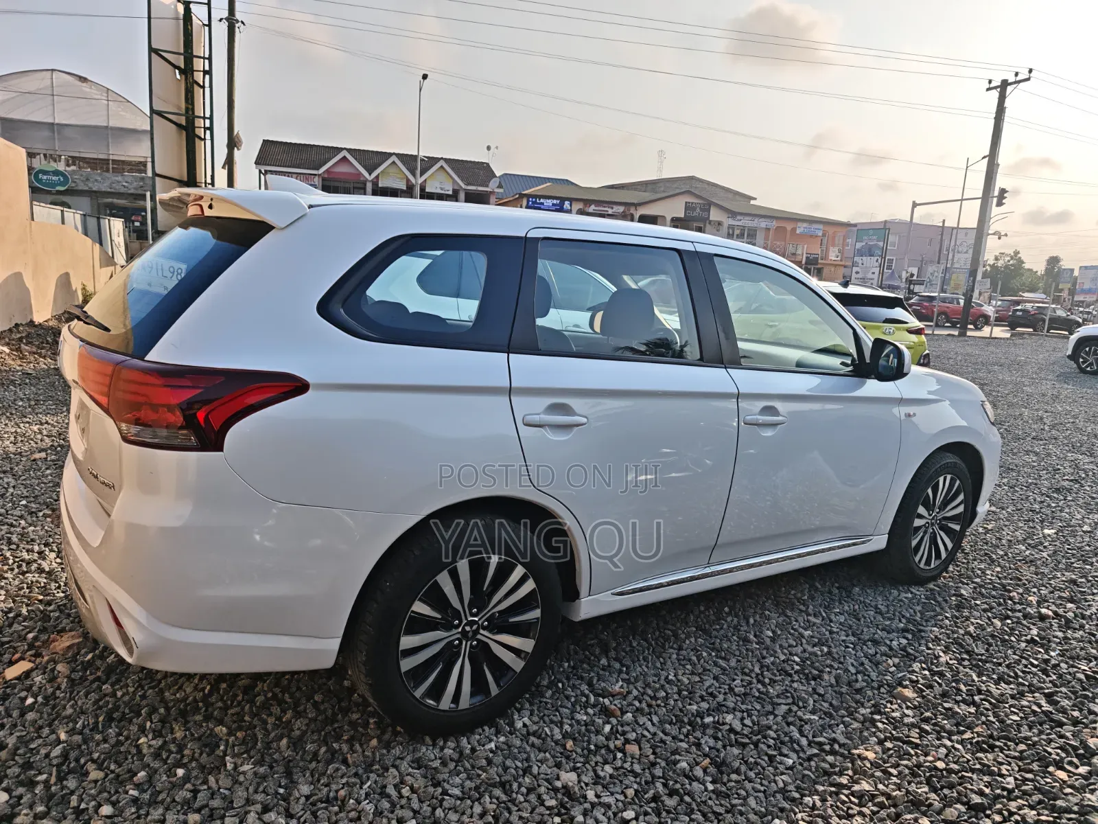 Mitsubishi Outlander 2021 White