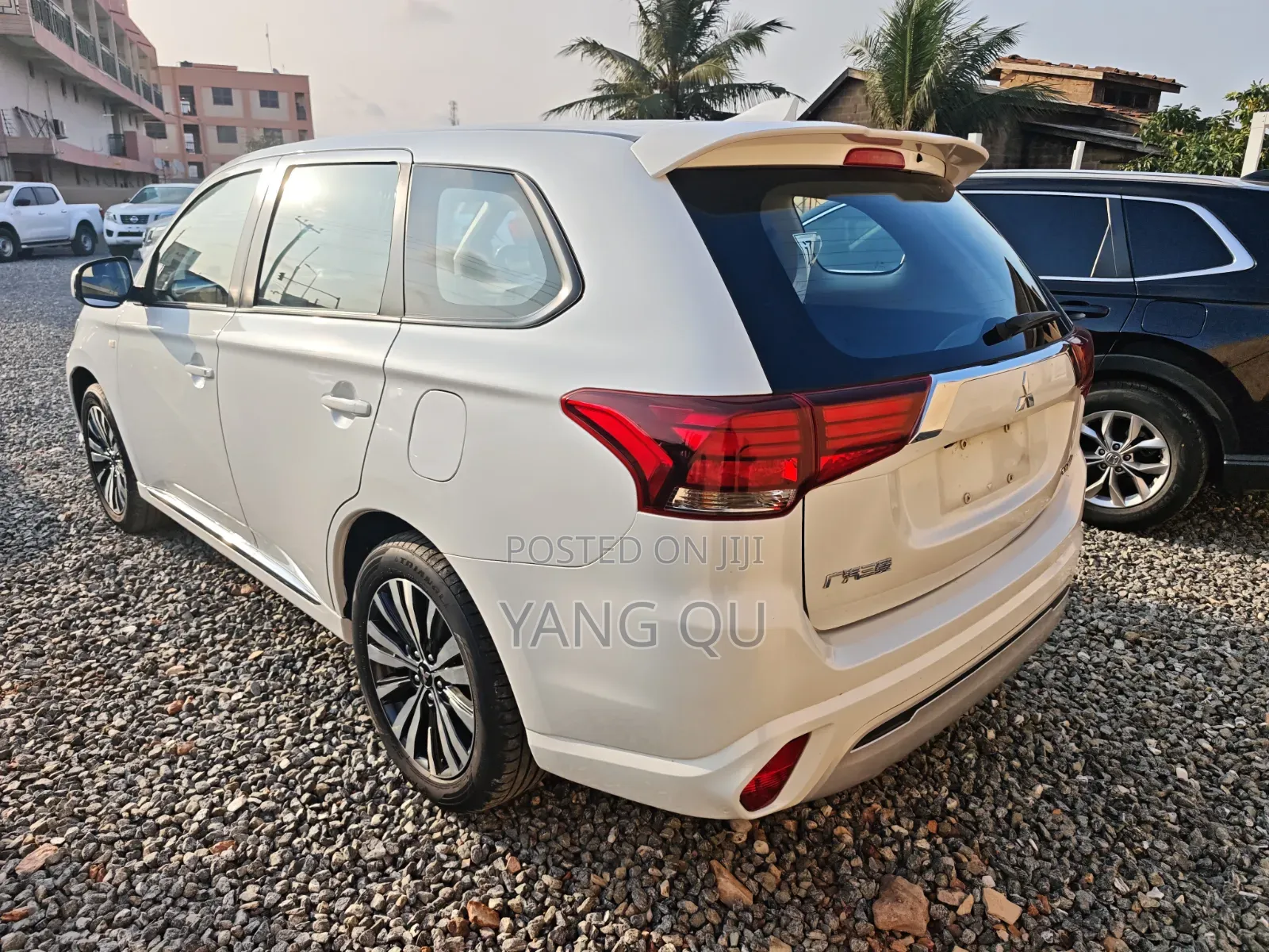 Mitsubishi Outlander 2021 White