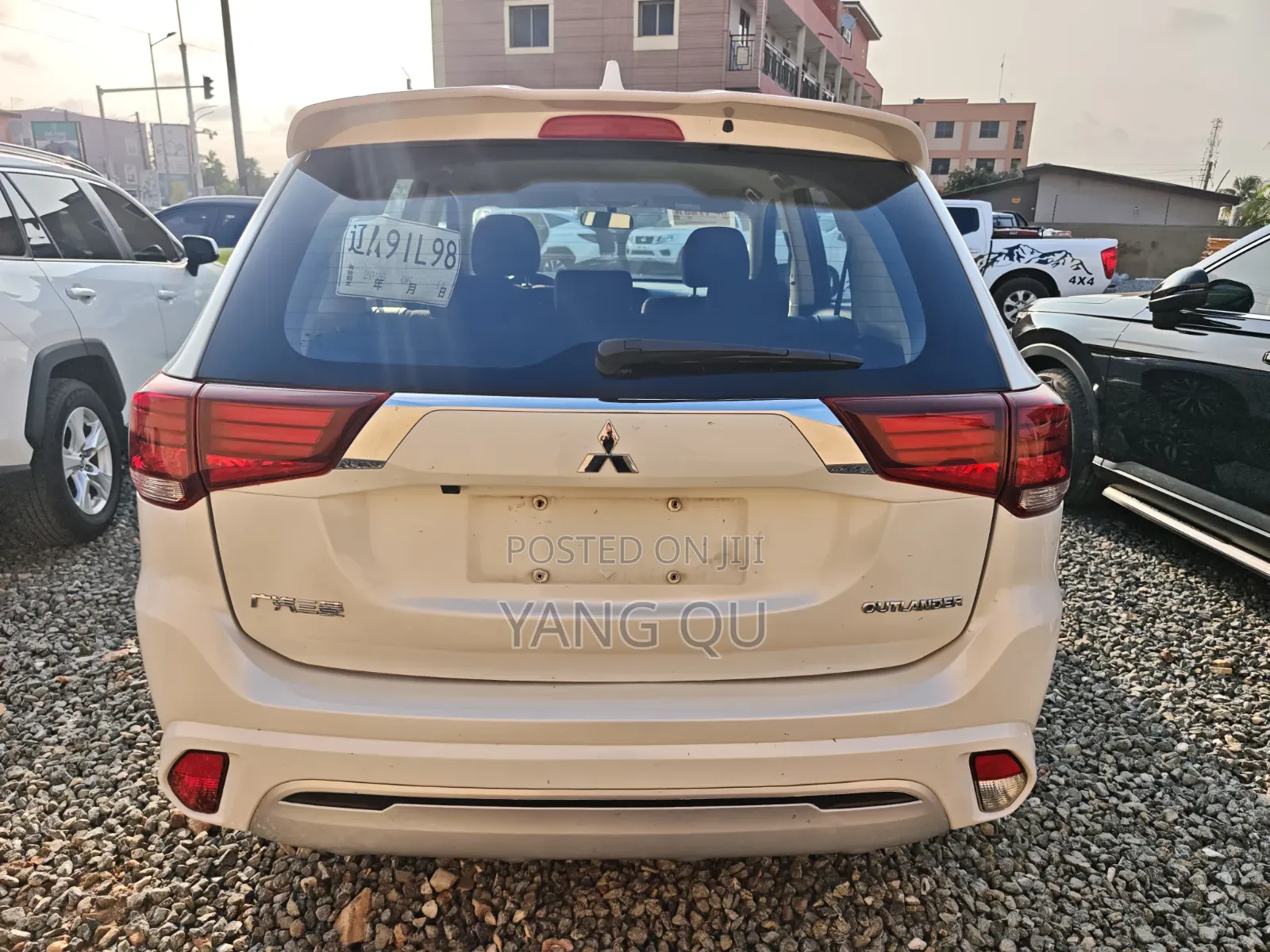 Mitsubishi Outlander 2021 White