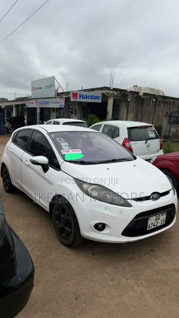 Ford Fiesta SE Hatchback 2012 White