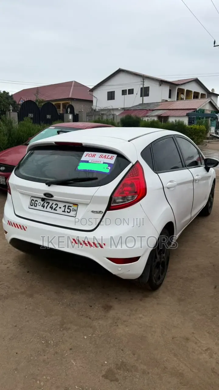 Ford Fiesta SE Hatchback 2012 White