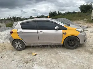 Toyota Vitz 2012 Silver
