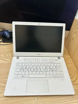 Laptop Acer Aspire V3-331 8GB Intel Celeron SSD 128GB