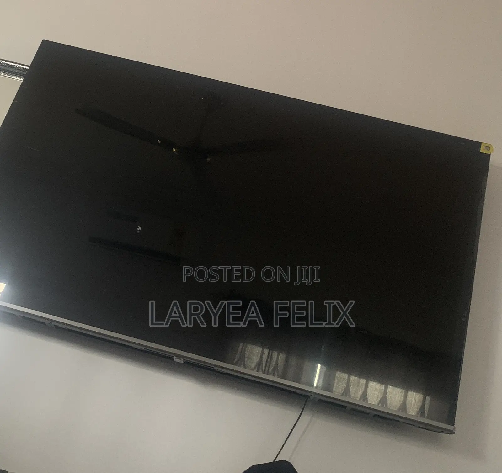Hisense TV. Moving Sales