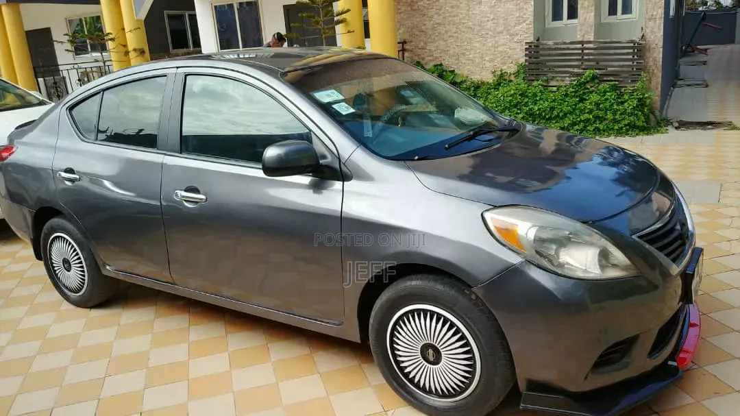 Nissan Versa 1.6 SV Sedan 2012 Gray