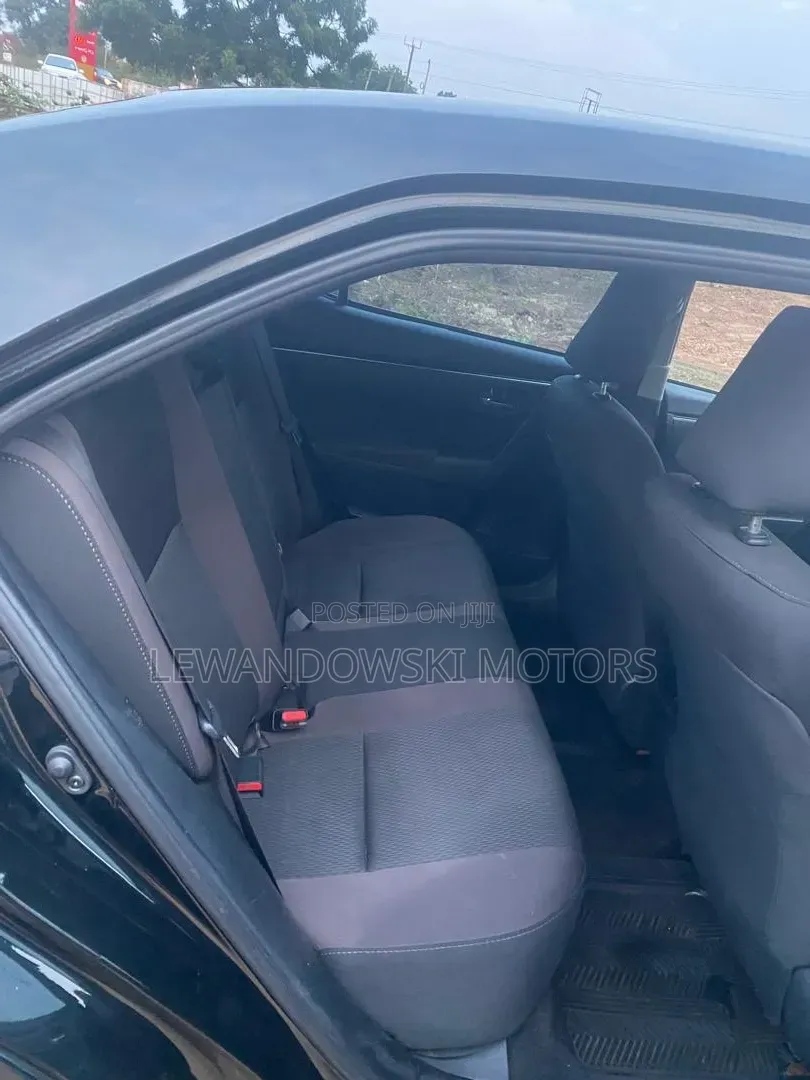 Toyota Corolla LE Eco (1.8L 4cyl 2A) 2018 Black