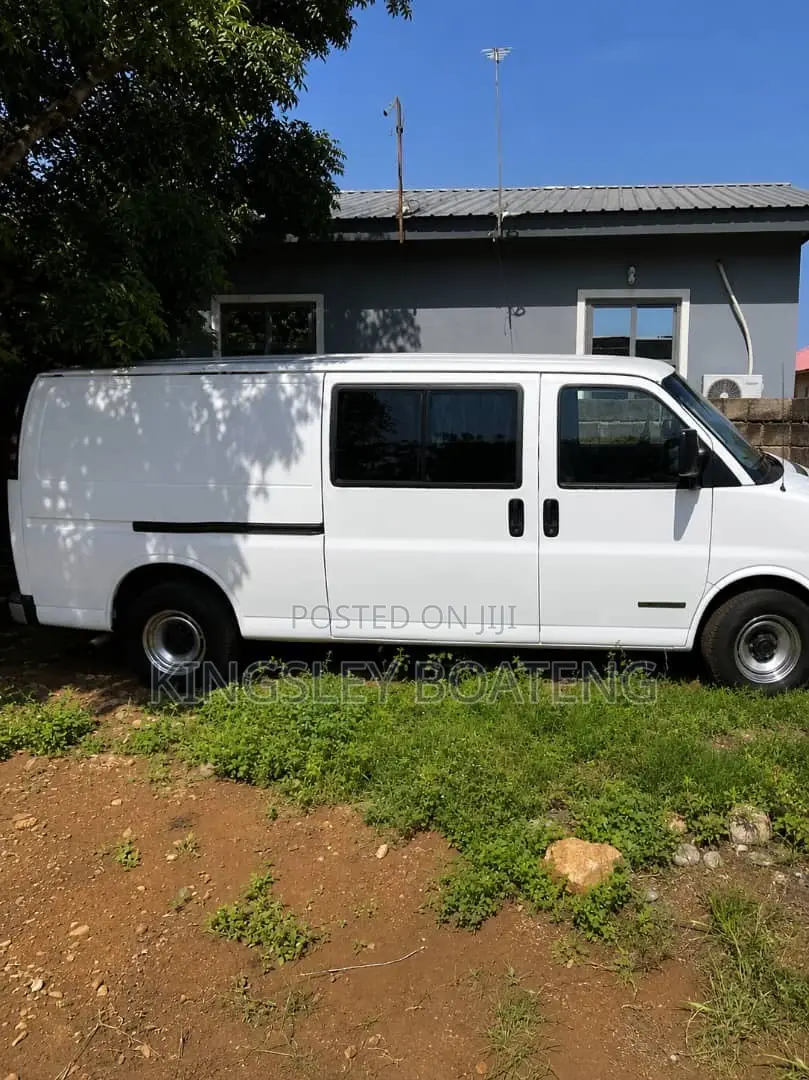 GMC Savana 2011 White