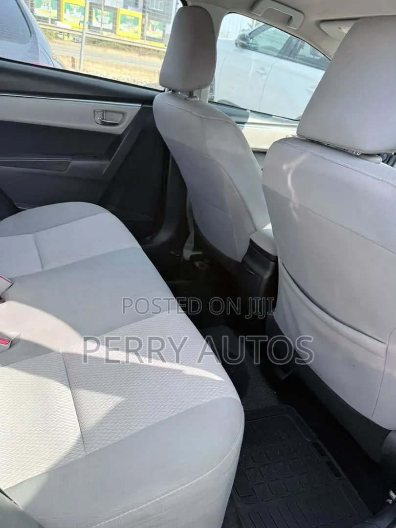 Toyota Corolla LE 4dr Sedan (1.8L 4cyl CVT) 2014 White