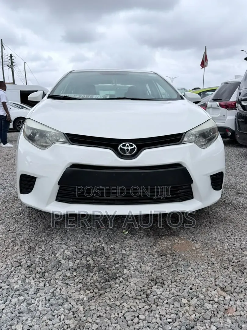 Toyota Corolla LE 4dr Sedan (1.8L 4cyl CVT) 2014 White