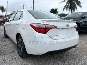 Toyota Corolla LE 4dr Sedan (1.8L 4cyl CVT) 2014 White