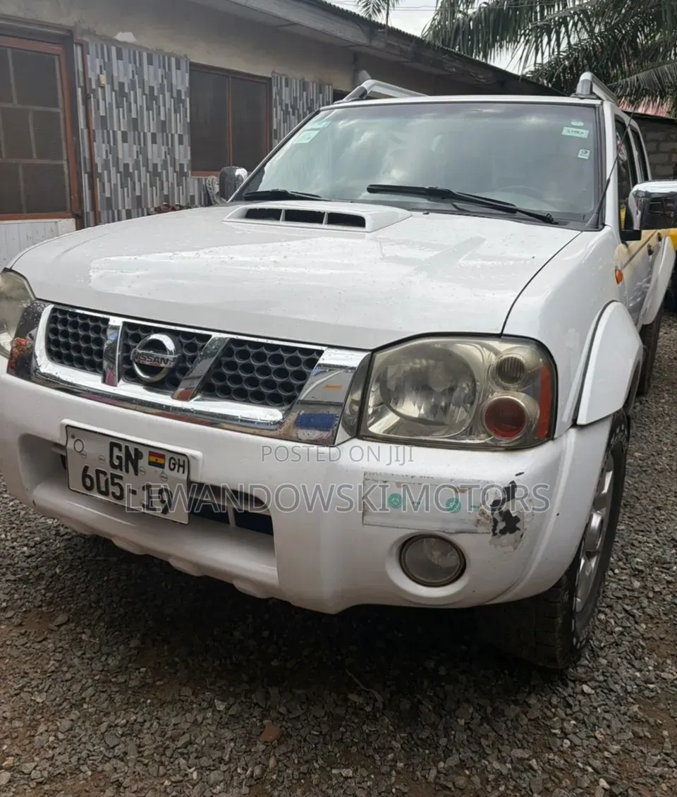 Nissan Hardbody 2019 White