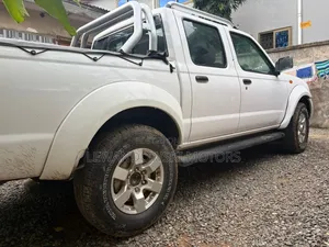 Nissan Hardbody 2019 White
