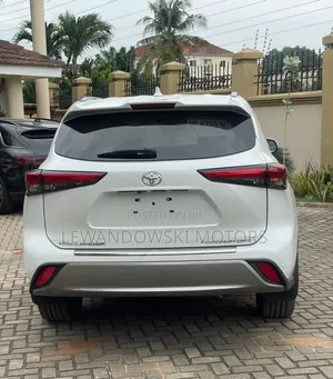 Toyota Highlander Platinum AWD 2024 White