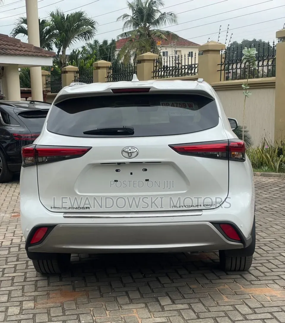 Toyota Highlander Platinum AWD 2024 White