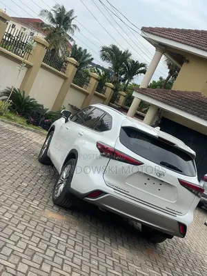 Toyota Highlander Platinum AWD 2024 White