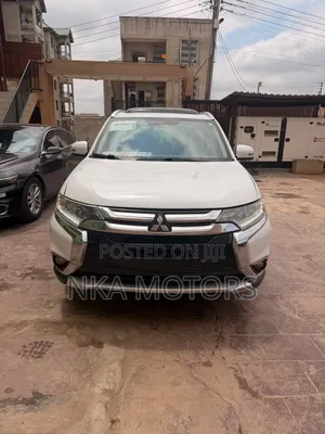 Mitsubishi Outlander 2017 White