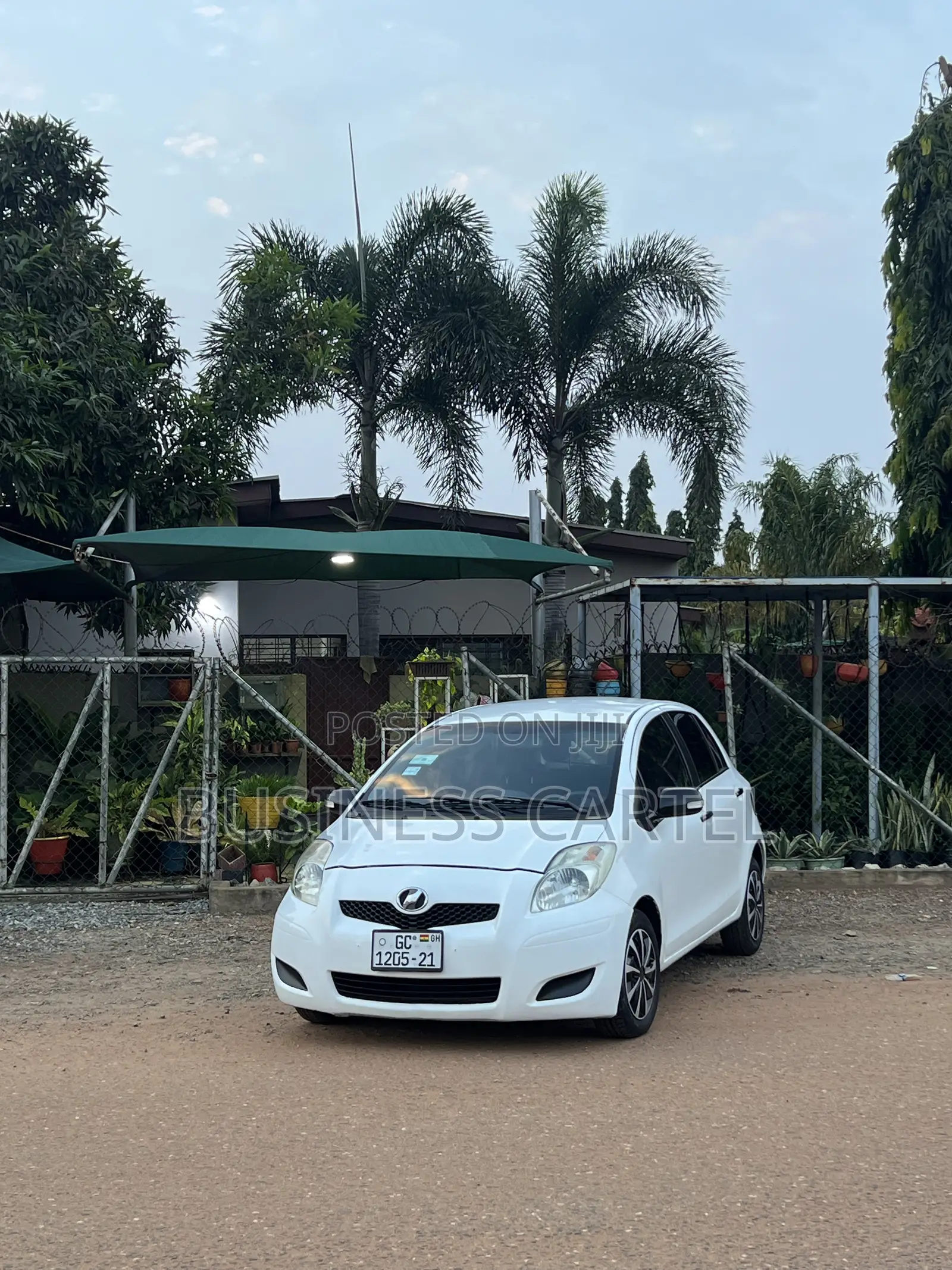 Toyota Vitz 2009 White