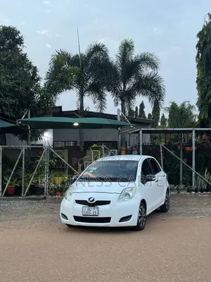 Toyota Vitz 2009 White