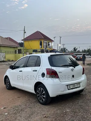 Toyota Vitz 2009 White