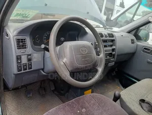Toyota HiAce 1999 Blue