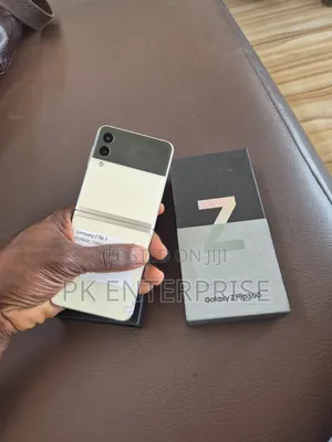 New Samsung Galaxy Z Flip 3 128 GB