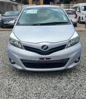Toyota Vitz 1.5 FWD 3dr 2012 Silver