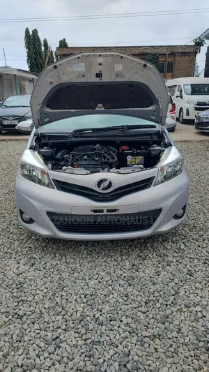 Toyota Vitz 1.5 FWD 3dr 2012 Silver