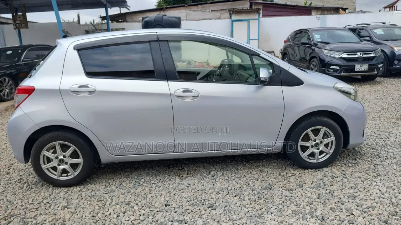 Toyota Vitz 1.5 FWD 3dr 2012 Silver