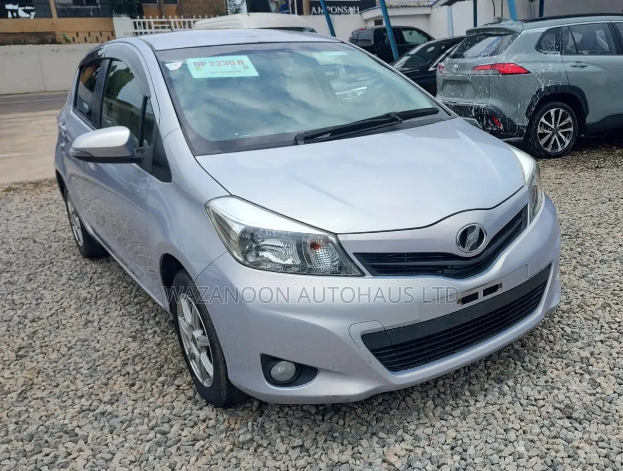Toyota Vitz 1.5 FWD 3dr 2012 Silver