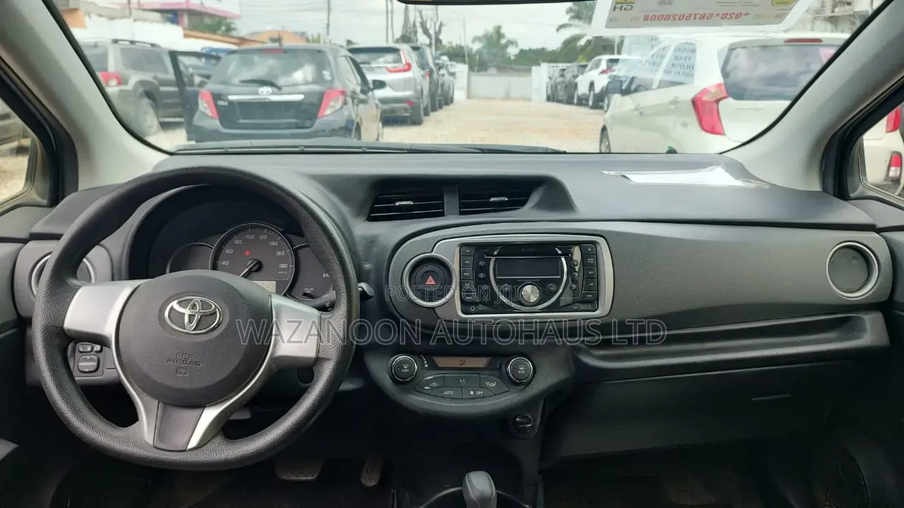 Toyota Vitz 1.5 FWD 3dr 2012 Silver