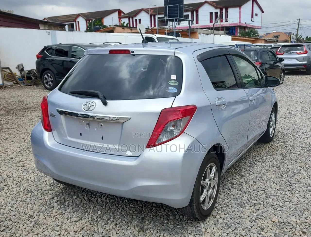Toyota Vitz 1.5 FWD 3dr 2012 Silver