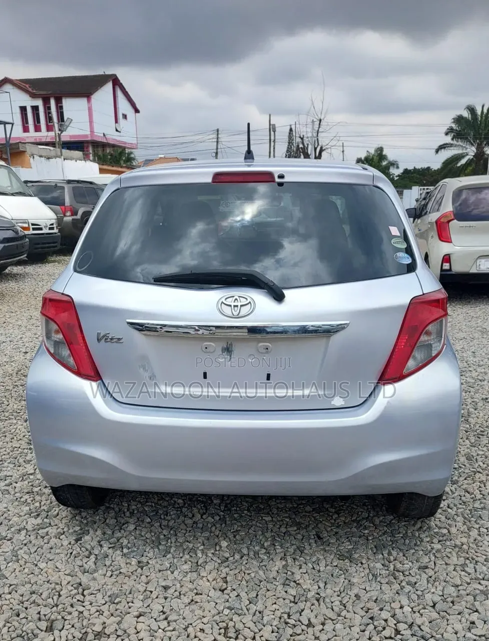 Toyota Vitz 1.5 FWD 3dr 2012 Silver