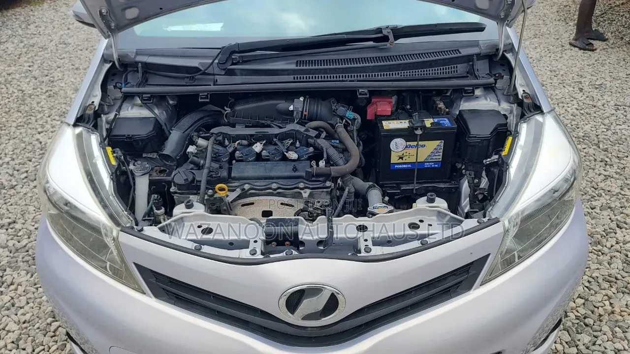 Toyota Vitz 1.5 FWD 3dr 2012 Silver
