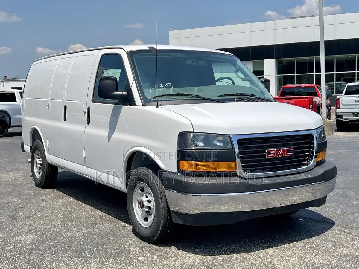 GMC Savana 2011 White