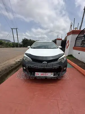 Toyota Corolla S 4dr Sedan (1.8L 4cyl CVT) 2015 White
