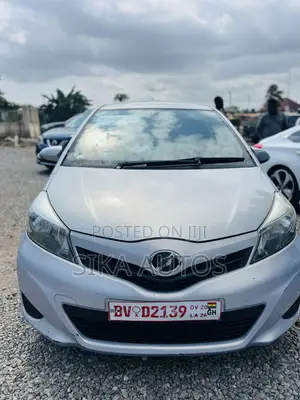 Toyota Vitz 1.3 AWD 3dr 2013 Gray