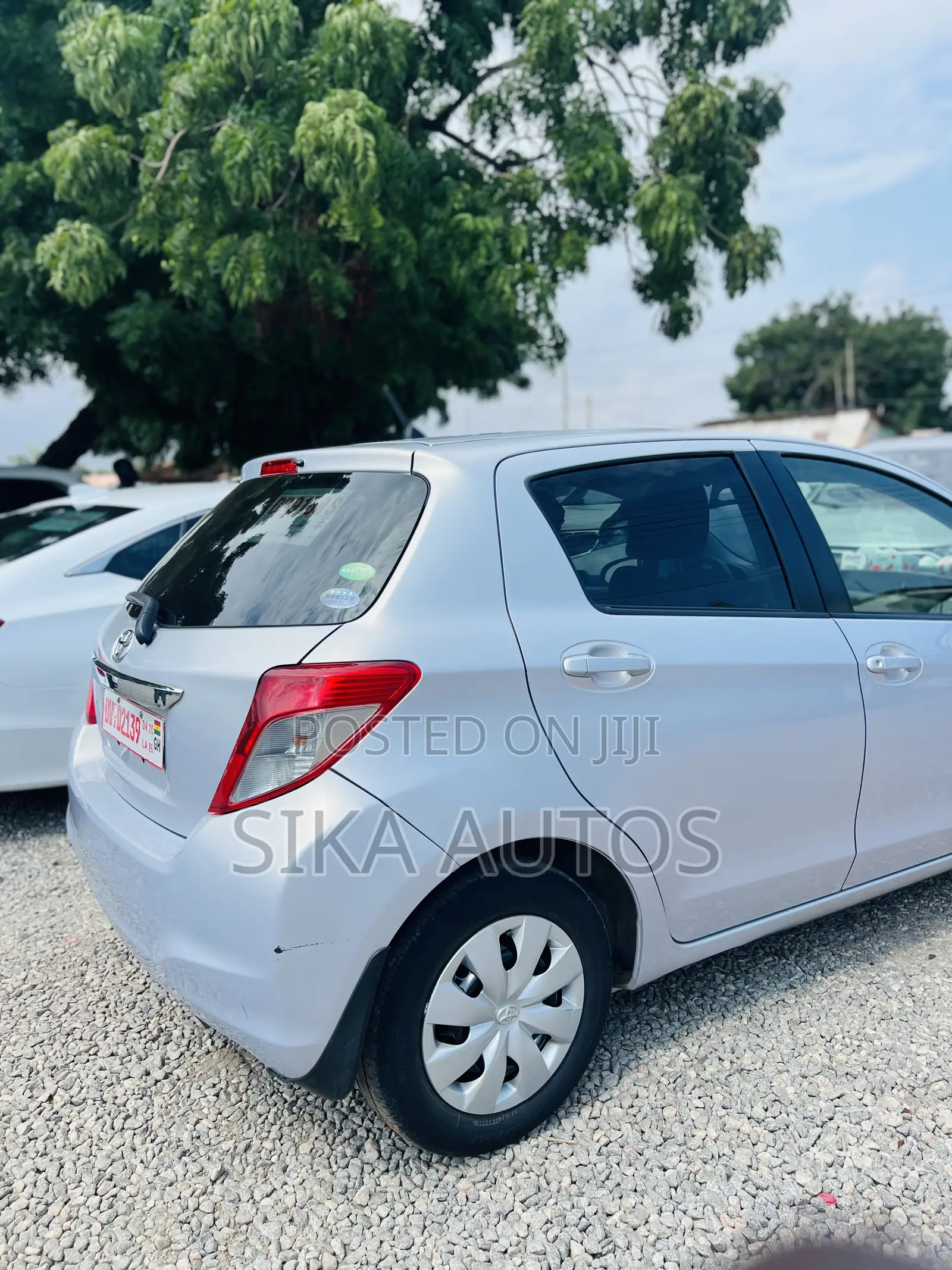 Toyota Vitz 1.3 AWD 3dr 2013 Gray