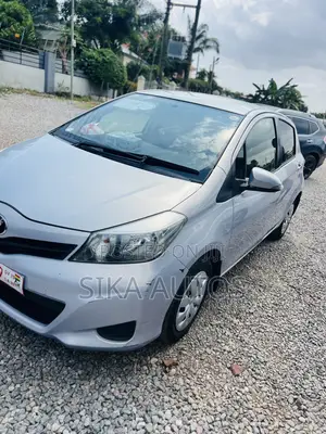 Toyota Vitz 1.3 AWD 3dr 2013 Gray