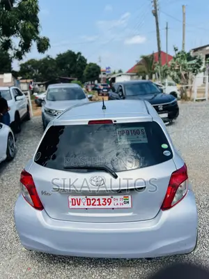 Toyota Vitz 1.3 AWD 3dr 2013 Gray