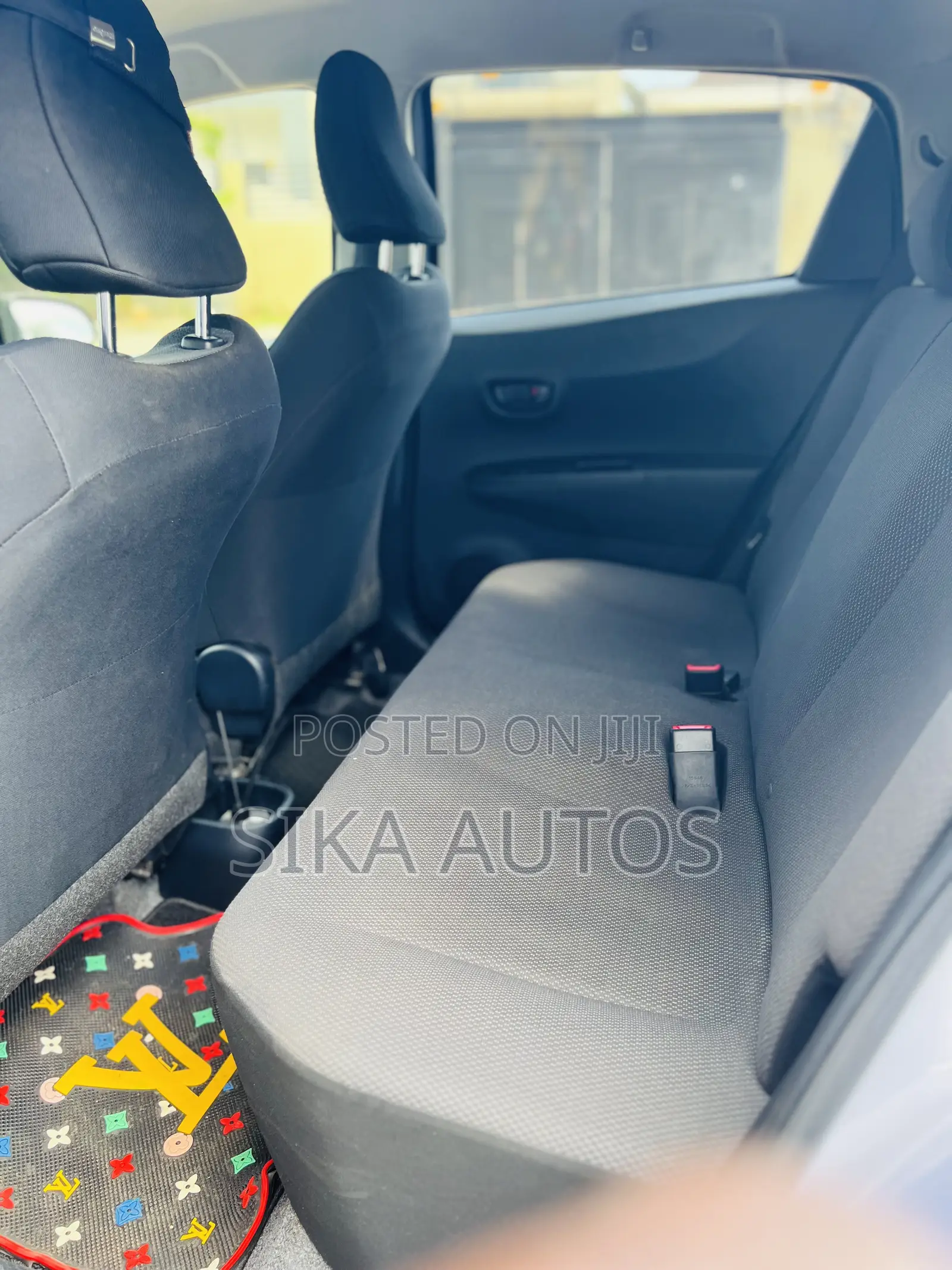 Toyota Vitz 1.3 AWD 3dr 2013 Gray