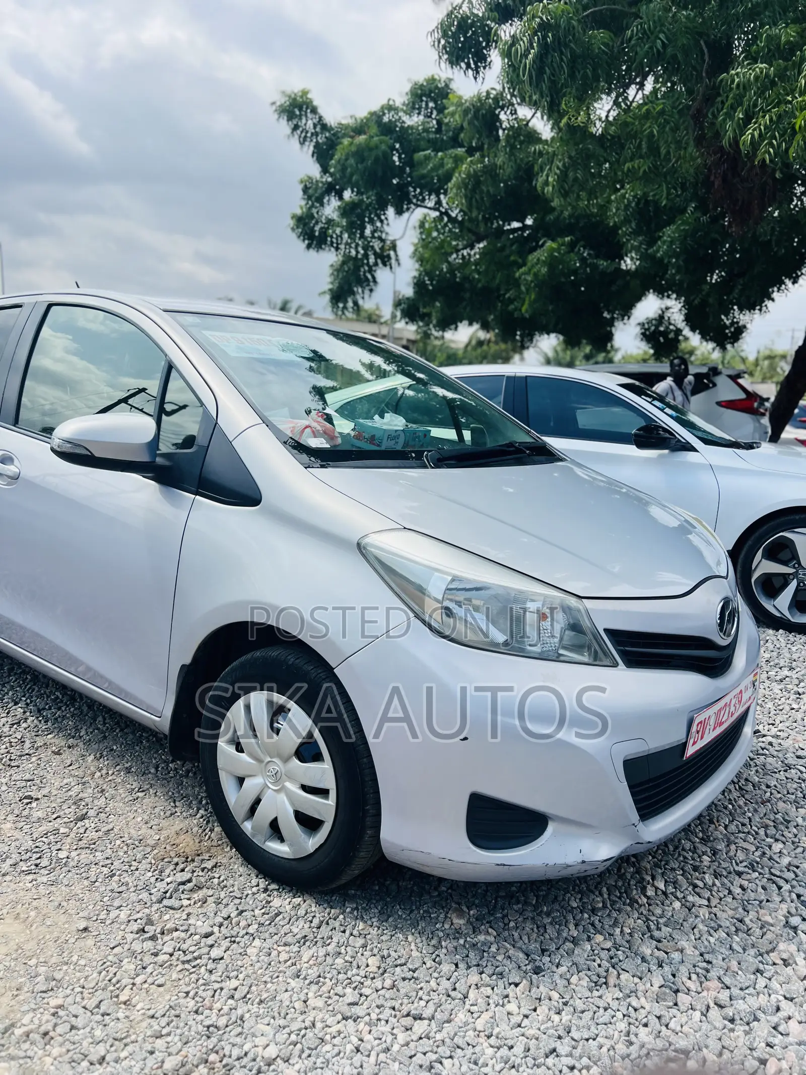 Toyota Vitz 1.3 AWD 3dr 2013 Gray