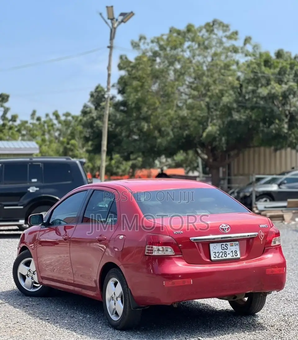 Toyota Yaris SE Hatchback 5dr 2012 Red