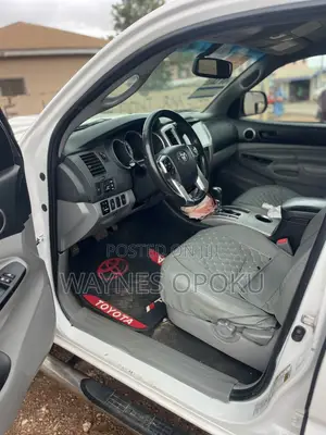 Toyota Tacoma V6 4dr Access Cab 4WD 6.1 ft. SB (4.0L 6cyl 5A) 2014