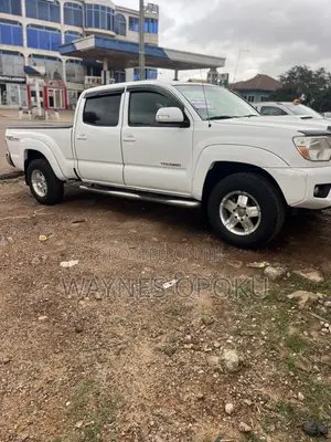 Toyota Tacoma V6 4dr Access Cab 4WD 6.1 ft. SB (4.0L 6cyl 5A) 2014