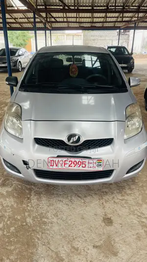 Toyota Vitz 1.0 FWD 3dr 2010 Silver