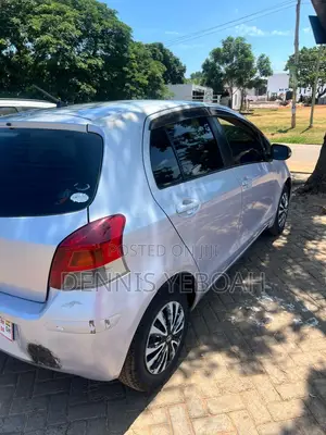 Toyota Vitz 1.0 FWD 3dr 2010 Silver