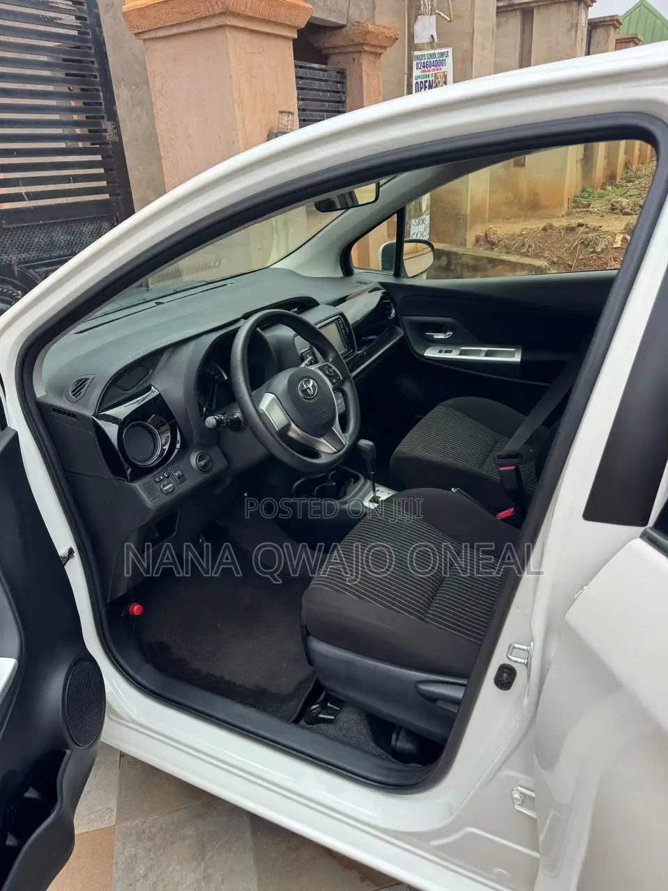 Toyota Vitz 1.3 FWD 5dr 2015 White