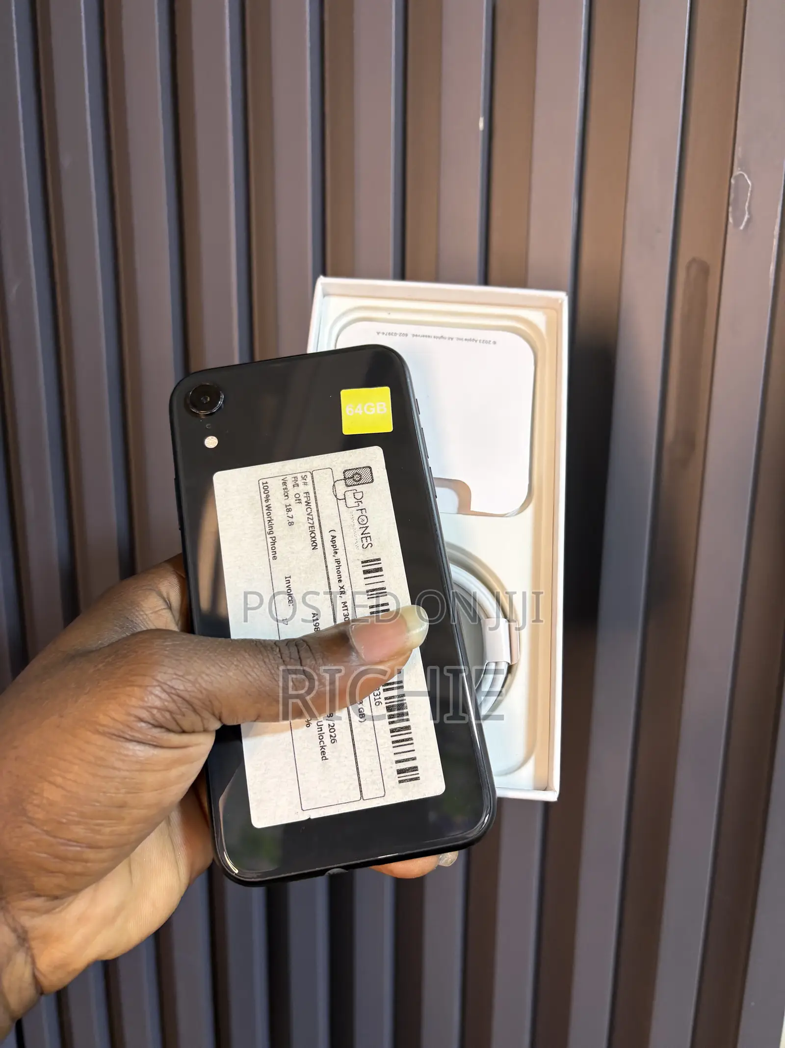 New Apple iPhone XR 64 GB Black
