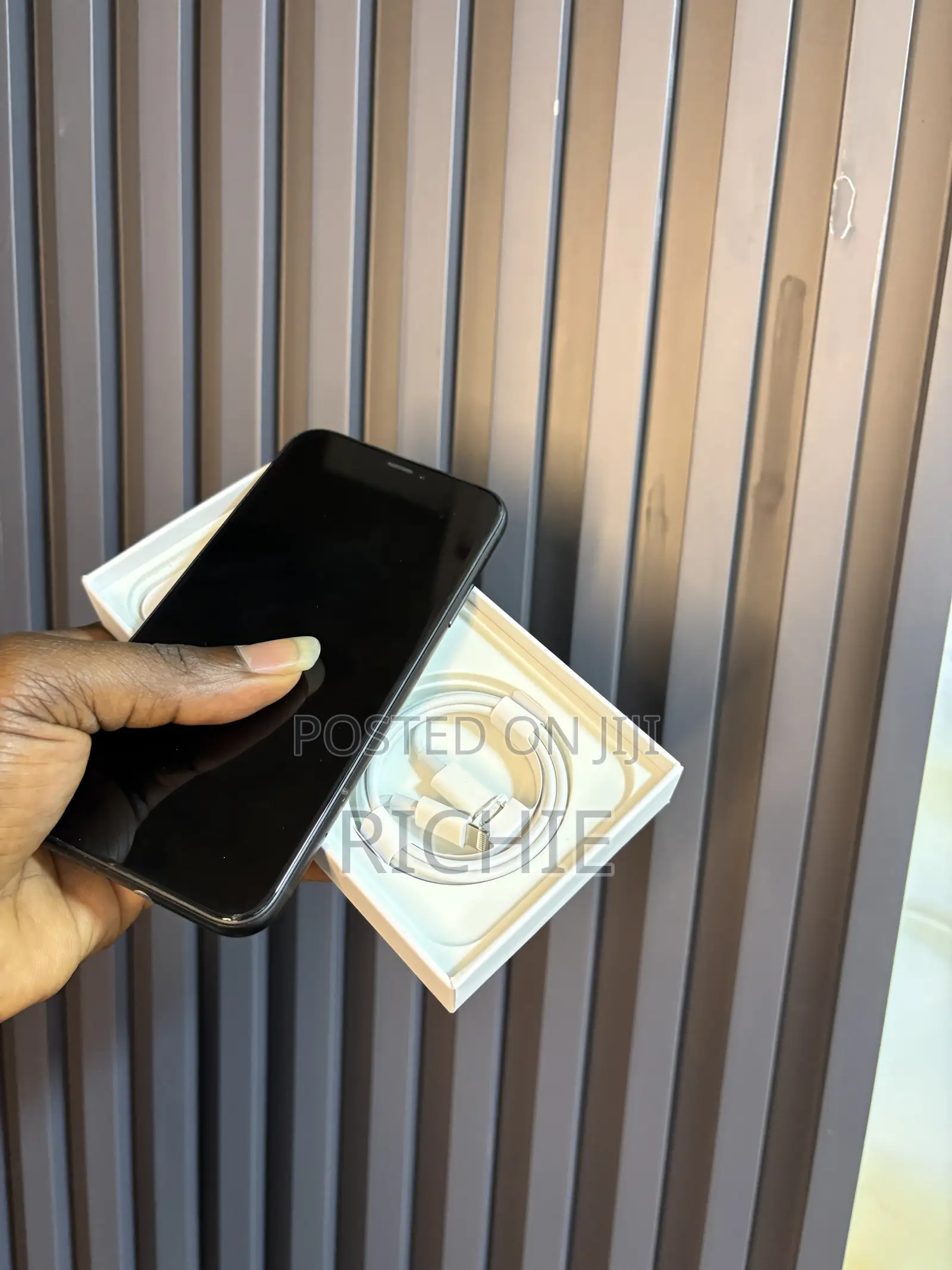 New Apple iPhone XR 64 GB Black